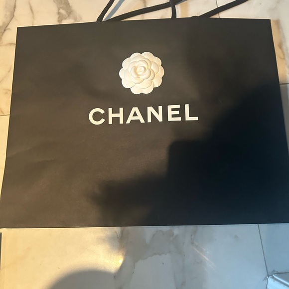 Authentic Chanel black paper bags - Picture 5 of 6